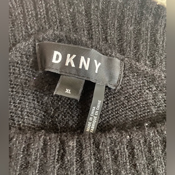 Black and white off the shoulder sweater. XL - Picture 2 of 3